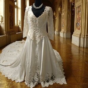 Vintage Long Sleeve Wedding Dress With Train